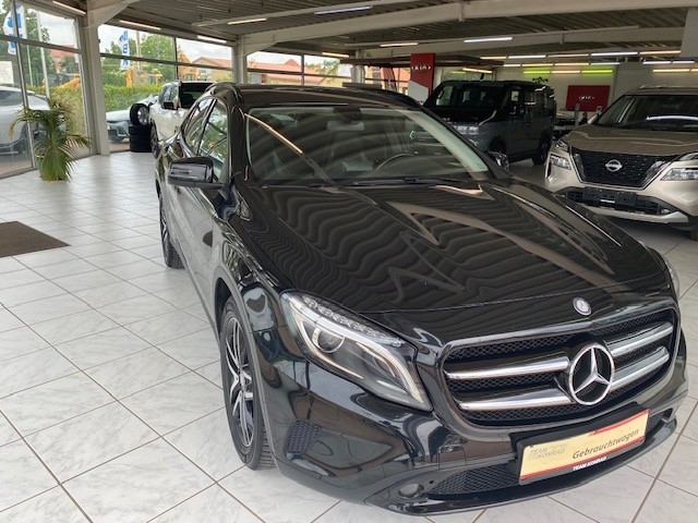 Mercedes-Benz G GLA-KLASSE 1.6 Navi Bi-Xenon Klimaautom SHZ Notbremsass. Tel.-Vorb. El. Parkbremse-1