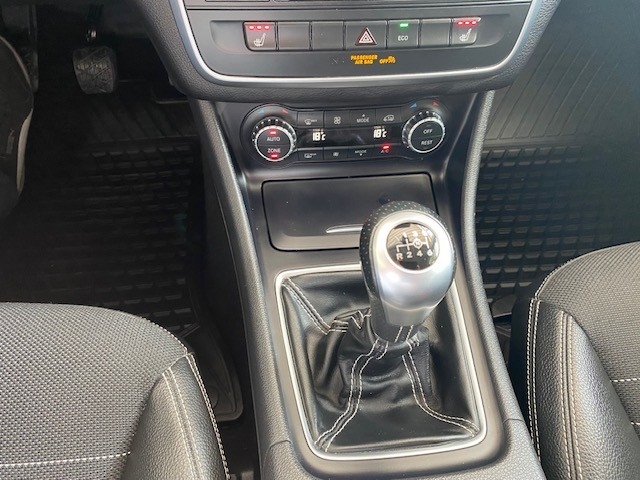 Mercedes-Benz G GLA-KLASSE 1.6 Navi Bi-Xenon Klimaautom SHZ Notbremsass. Tel.-Vorb. El. Parkbremse-8