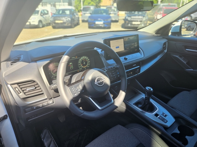 Nissan Qashqai Acenta MY24 1.3 DIG-T MHEV 140PS NC WINTER-6