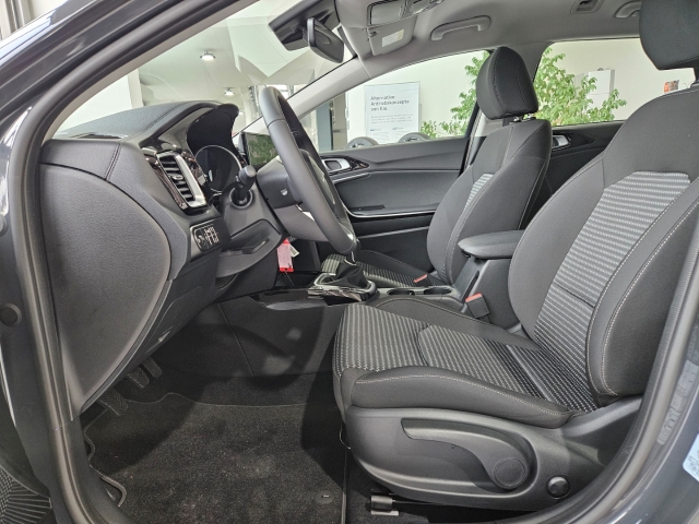 Kia Cee'd_sw Vision 1.5T NAV Navi digitales Cockpit Apple CarPlay-8