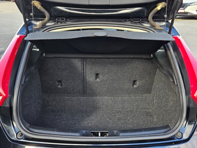 Volvo V40 Momentum T2 2.0 Navi, SHZ, LED, Rückfahrkam.-9