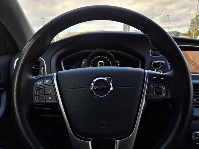Volvo V40 Momentum T2 2.0 Navi, SHZ, LED, Rückfahrkam.-12