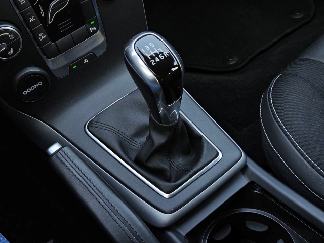 Volvo V40 Momentum T2 2.0 Navi, SHZ, LED, Rückfahrkam.-17