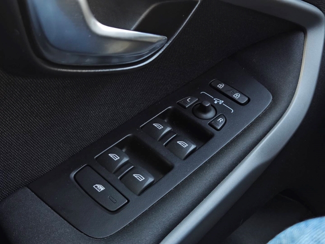 Volvo V40 Momentum T2 2.0 Navi, SHZ, LED, Rückfahrkam.-20